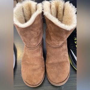 Brown UGGs, with bows!